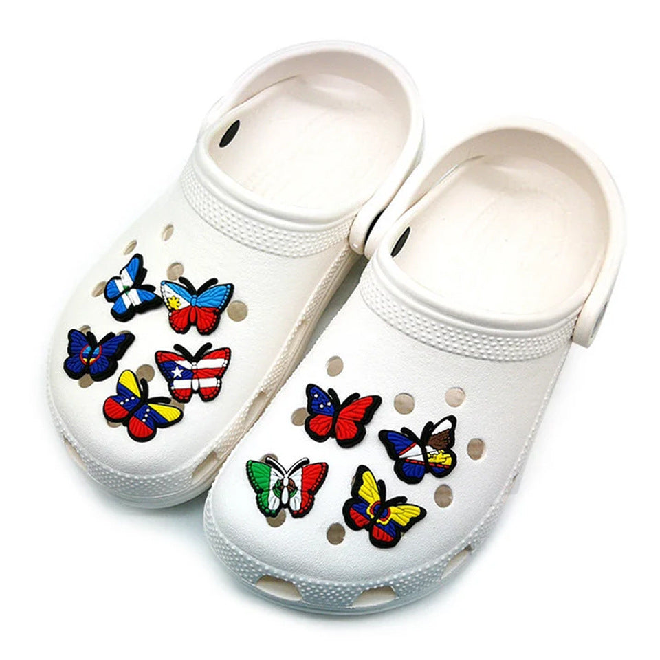 Al por mayor 50pcs PVC DIY Hole Shoes Accesorios Serie de cámaras Flores de zapatos
